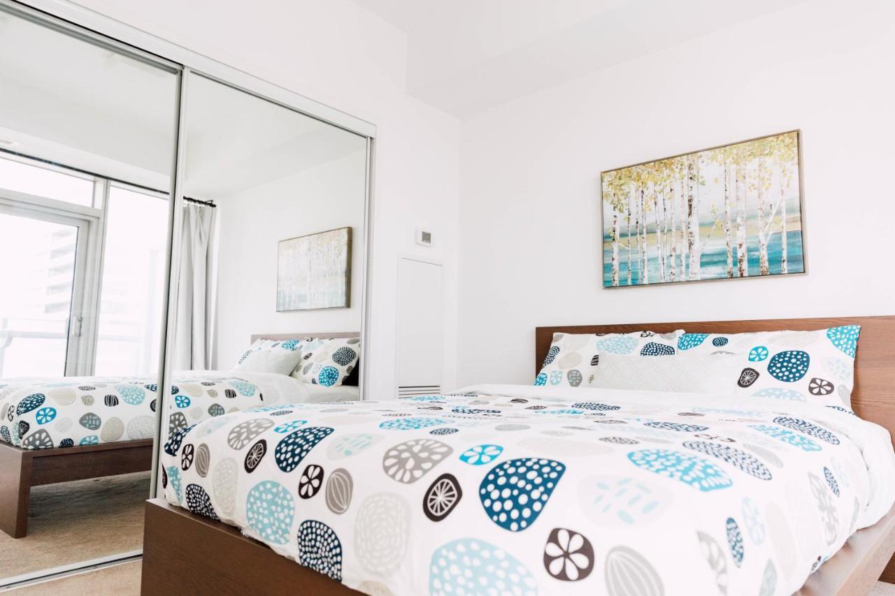 Sarkar Suites - Entertainment District Торонто Номер фото