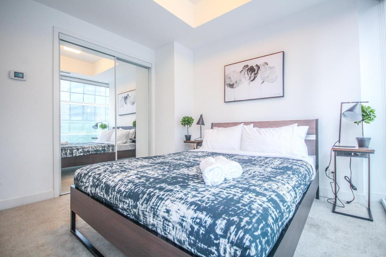 Sarkar Suites - Entertainment District Торонто Екстер'єр фото