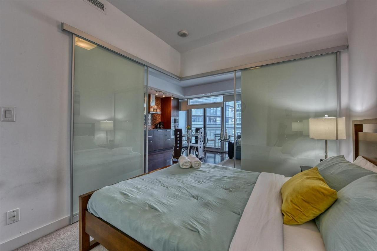 Sarkar Suites - Entertainment District Торонто Екстер'єр фото